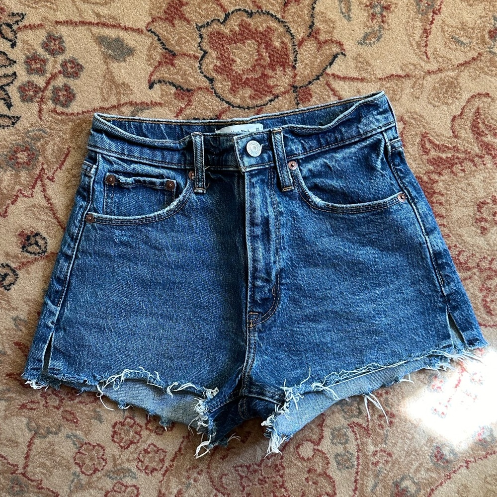 Abercrombie & Fitch
The Mom Short
High Rise